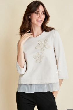 MAGLIA CON RICAMO E BALZA IN FELPA