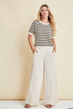 SHORT-SLEEVED CREW NECK SWEATER IN THREE COLOURS